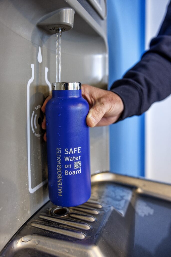 Water filling station that can be used instead of plastic water bottles